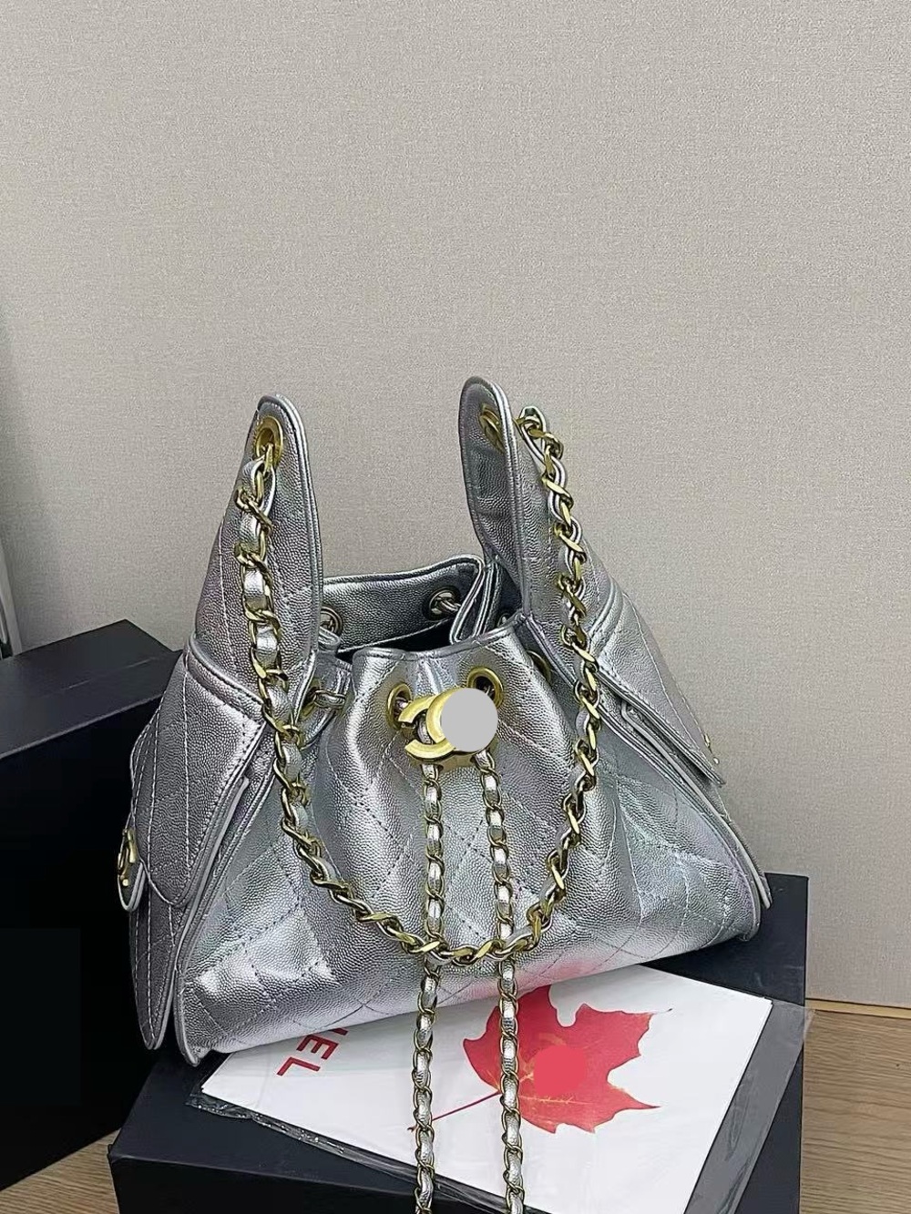 New women’s silver fashion shoulder bag